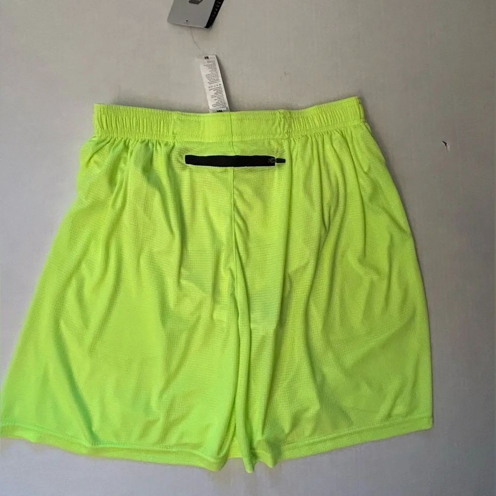 Cakulo Athletic Men's Neon Green Workout Shorts lightweight NWT. Sz-M. BB15